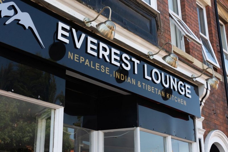 Everest Lounge